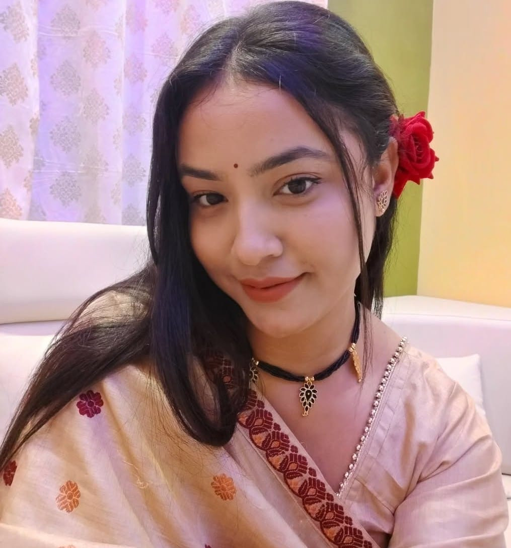 দুই বন্ধুর মাঝে রুমেলা